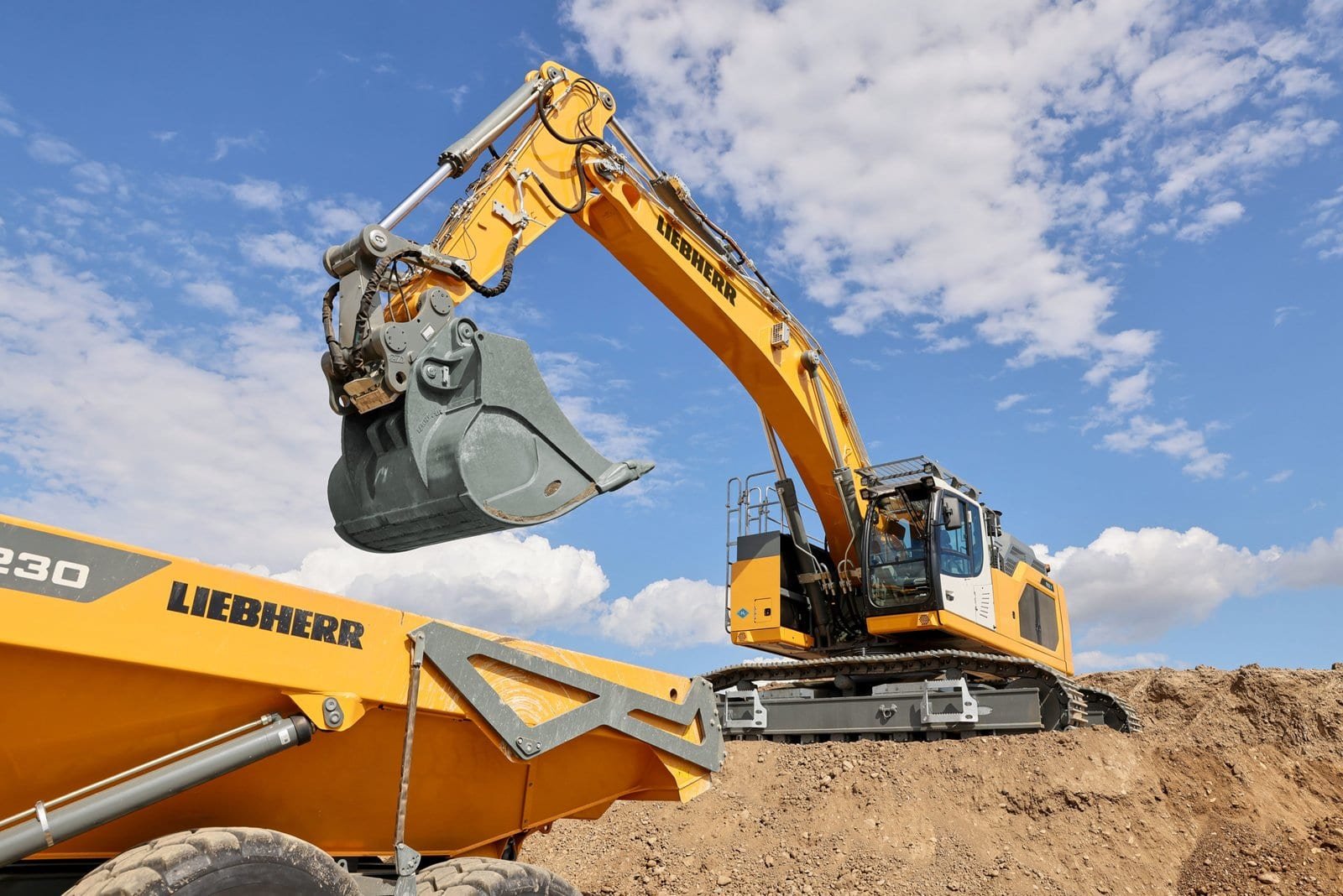 Used Excvator digging soil
