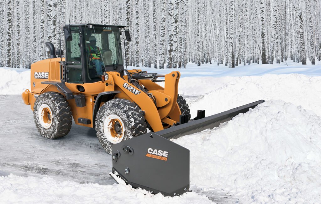 Chinese Used Wheel Loader clearing path 