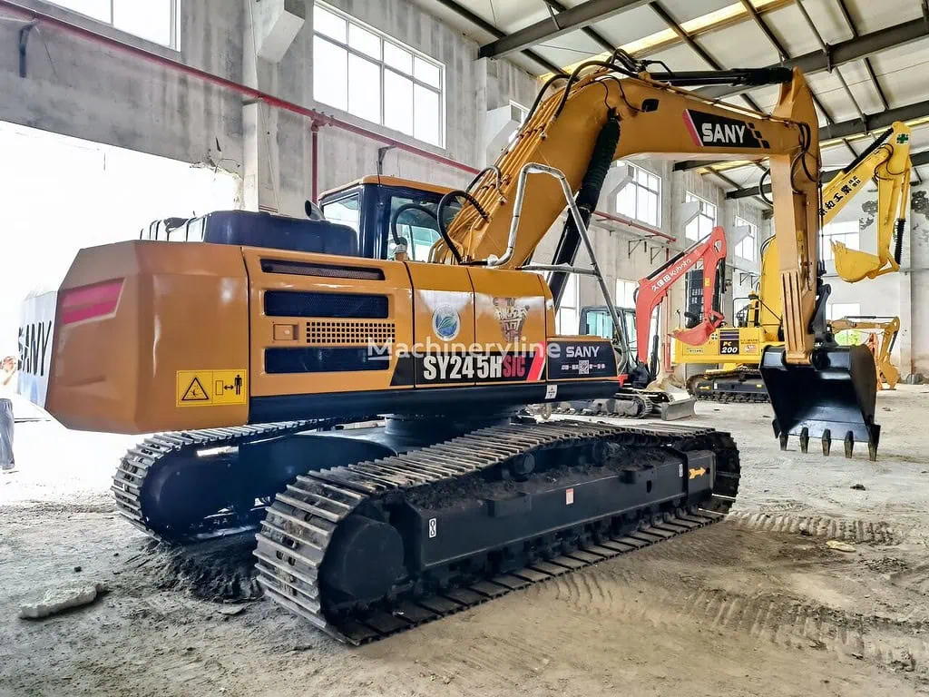 Used chinese excavator working in compact projects