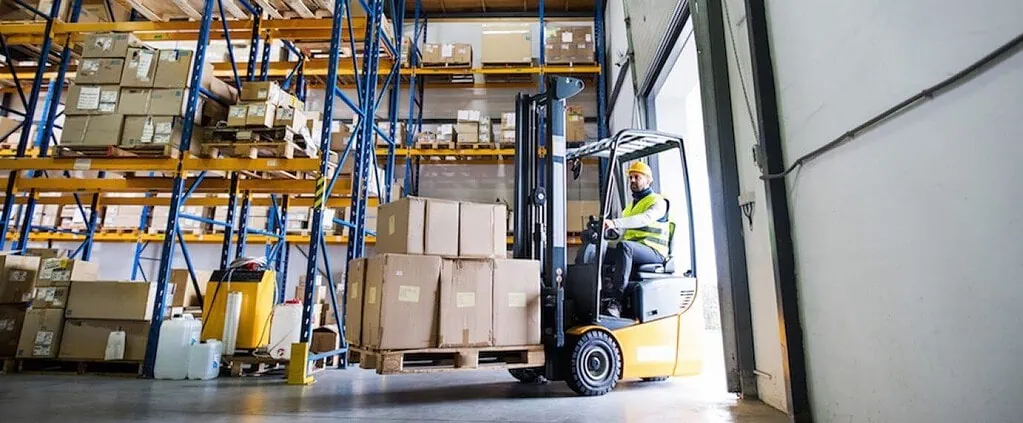 Chinese Used Forklift moving boxes