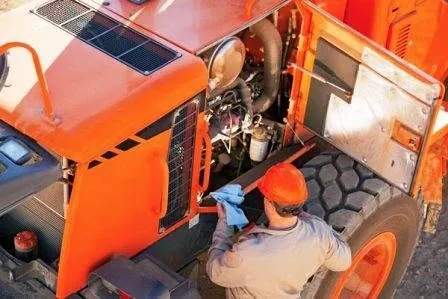 Checking lubricants of Used wheel loaders