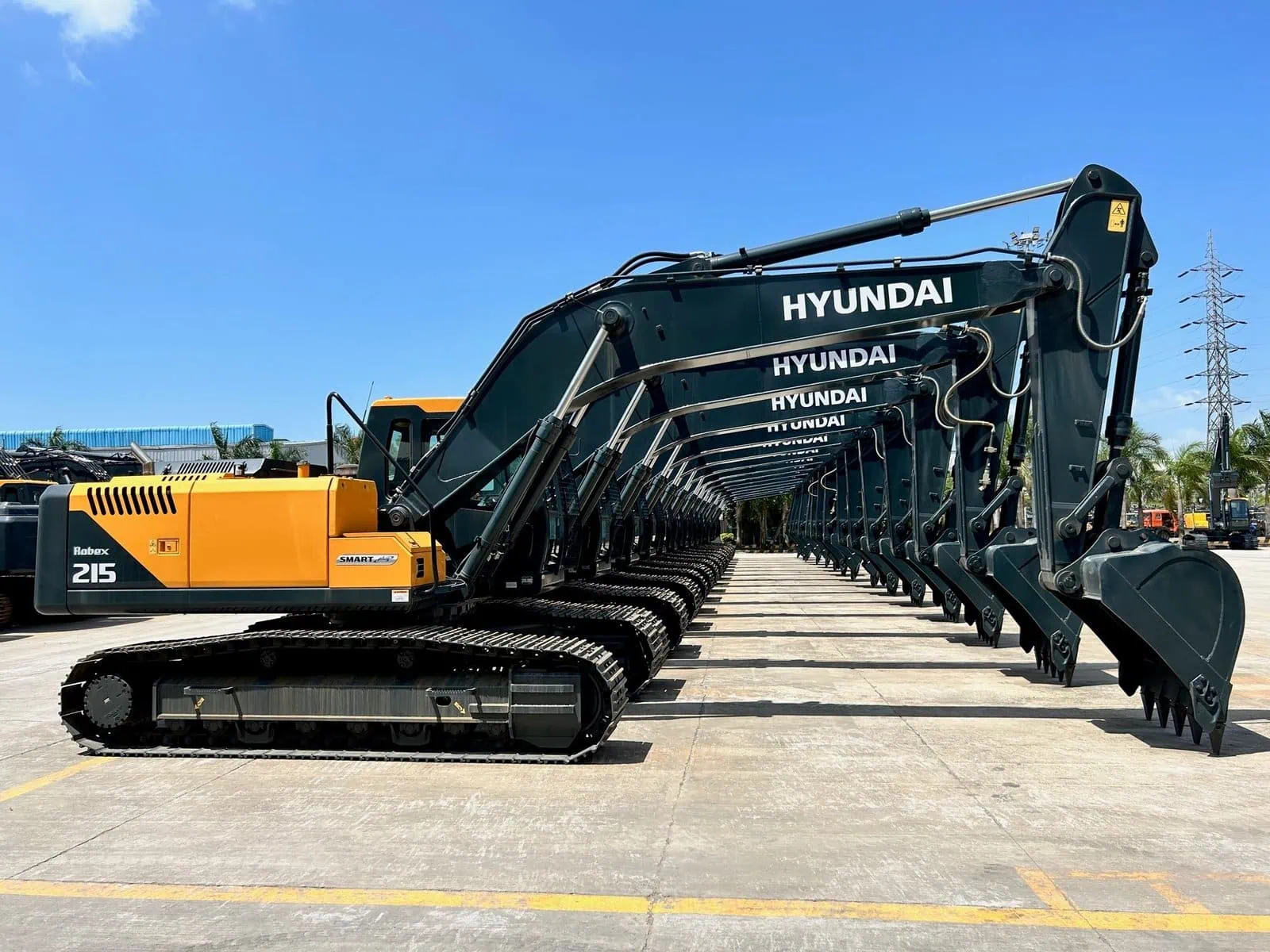 Almost New Used Excavator Hyundai R215 Secondhand Excavator Machine in Stock