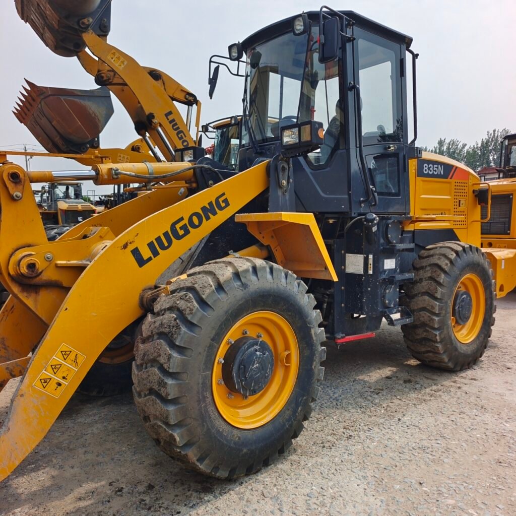 Excavadora de segunda mano Liugong 835N a la venta en buenas condiciones con pocas horas de trabajo