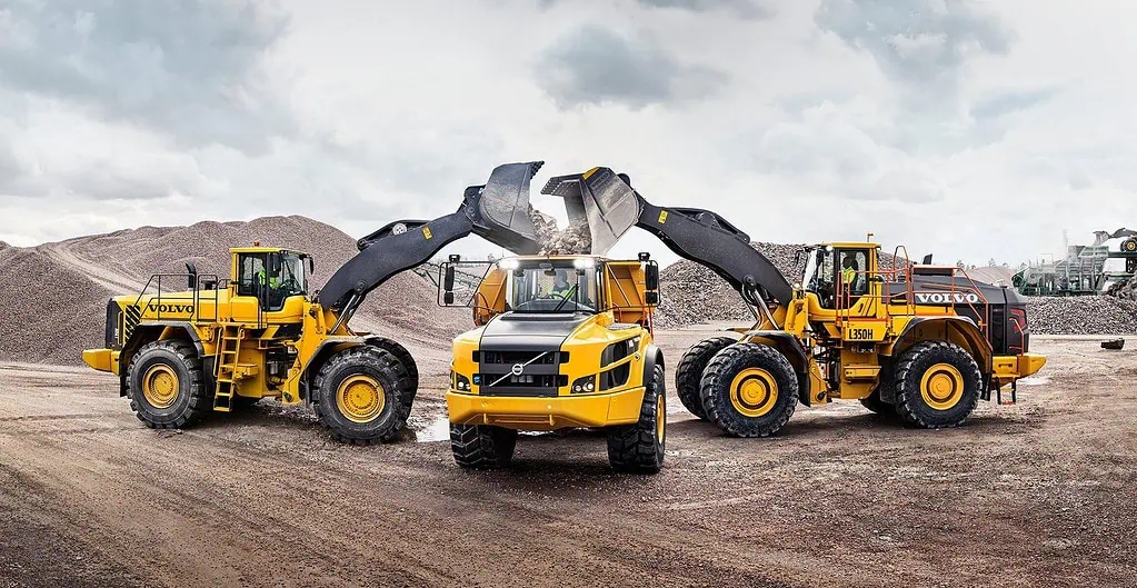 What Are the Best Loader Brands for Construction Projects?