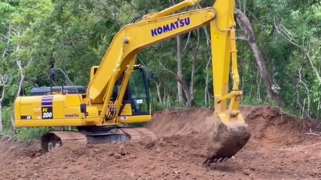 Hitachi vs Komatsu Excavators